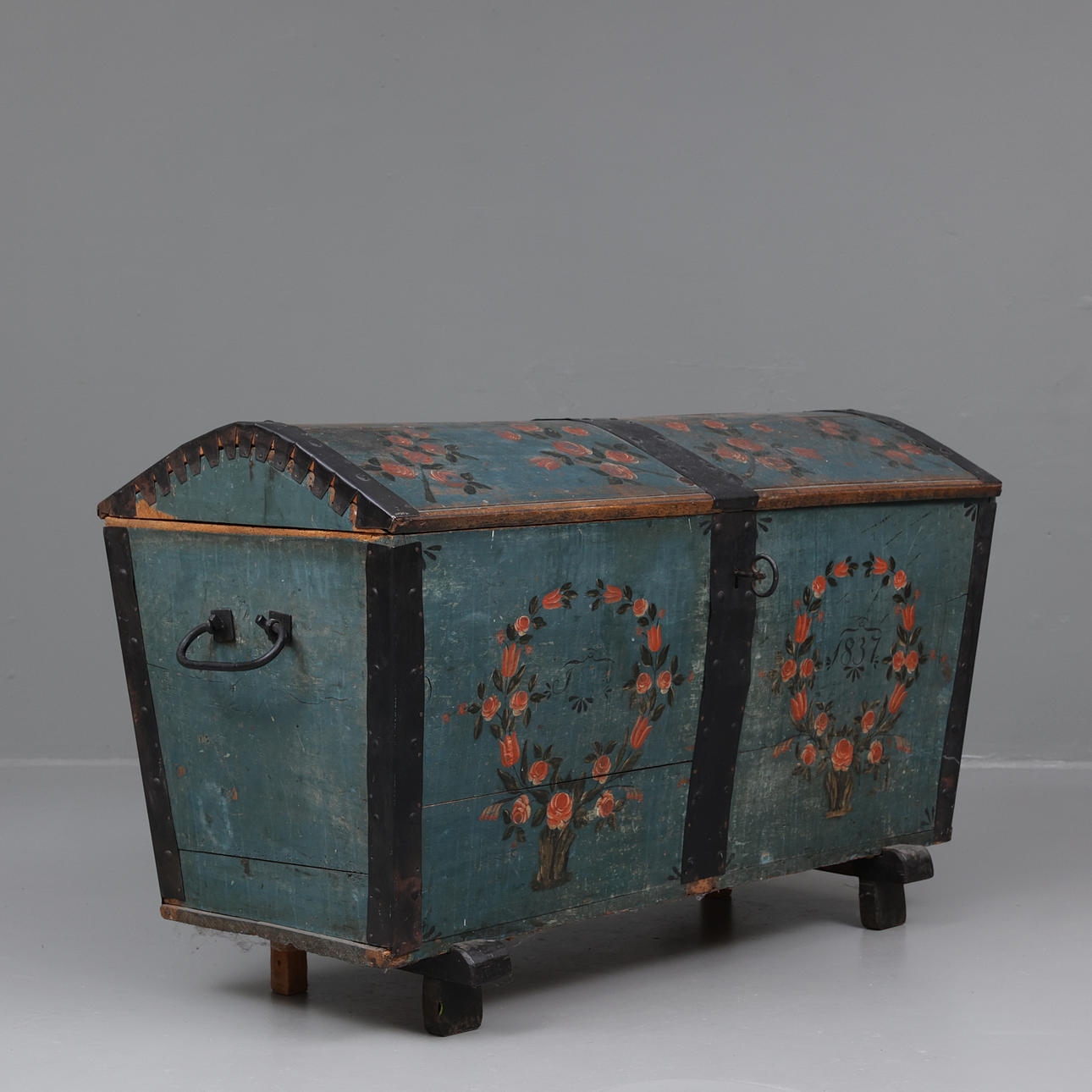 BRUDKISTA, bemålat trä, 1800-tal.