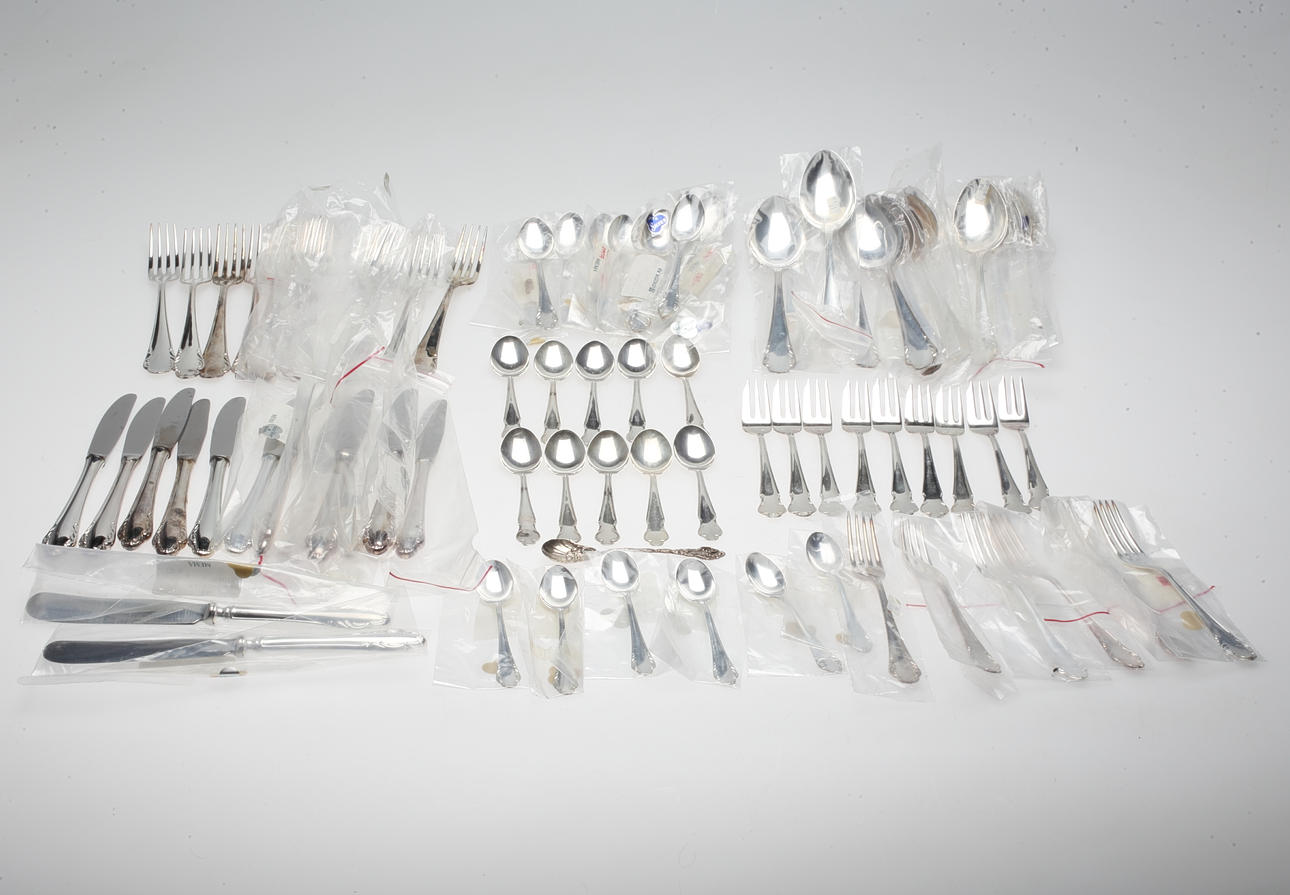 SILVERBESTICK M M, 88 delar, "Haga" resp "Disa" (MEMA/MGAB) m m, Sverige, huvudsakligen 1900-talets slut.