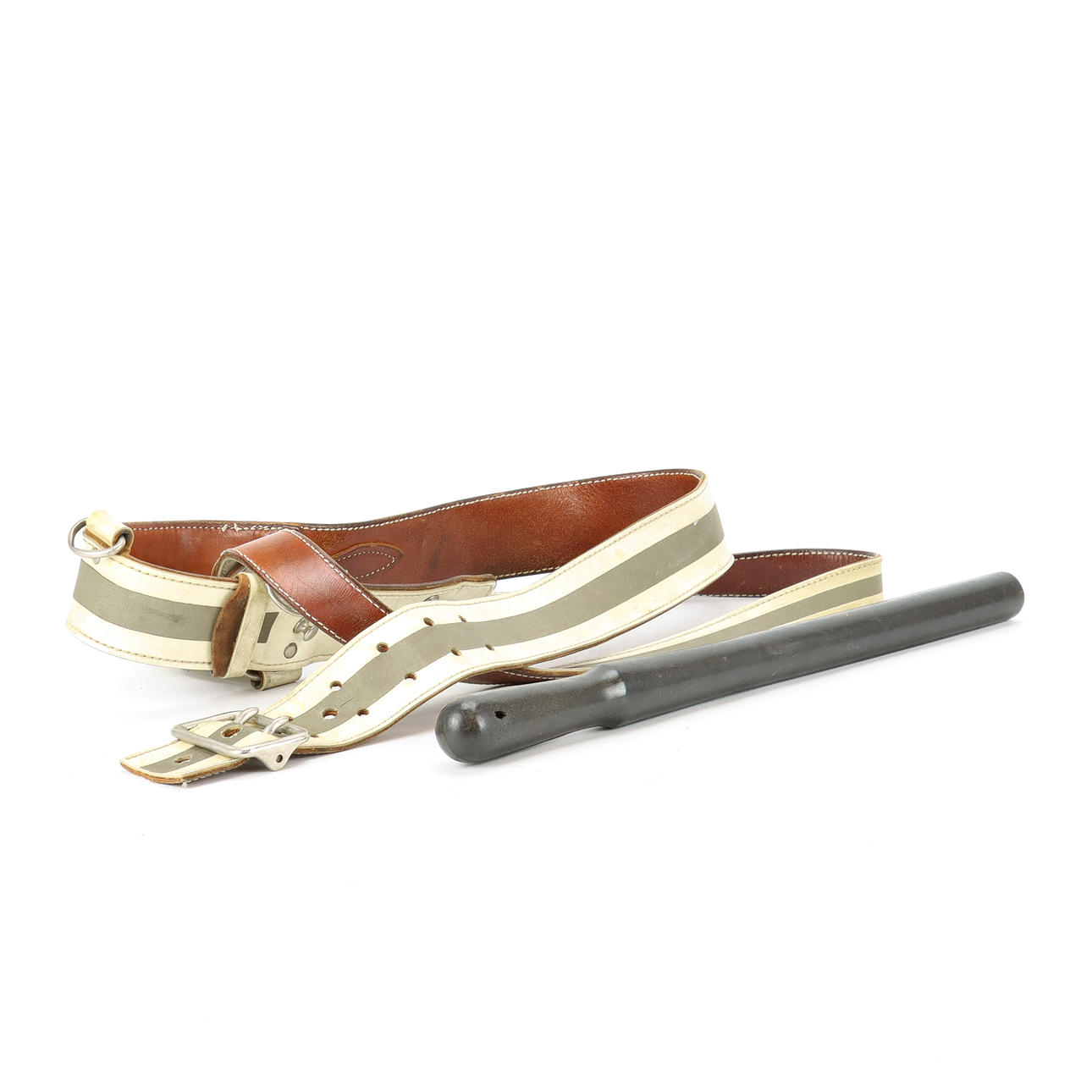 POLISBÄLTE OCH BATONG.