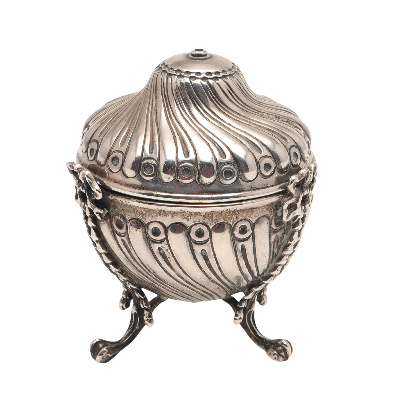 A LATE VICTORIAN SILVER STRING BOX.