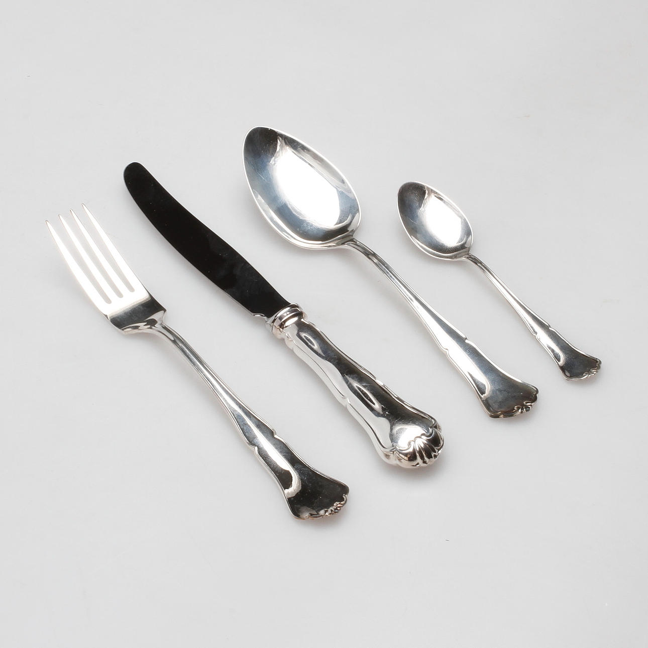 SILVERBESTICK, 49 delar, "Viktoria", 925/1000, total vikt ca 1930 gram.