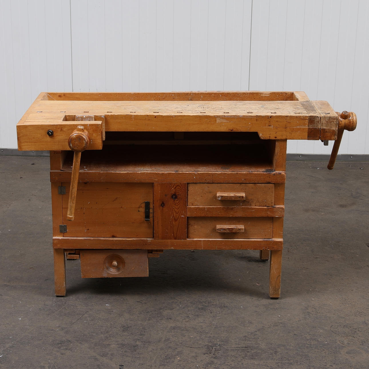 SNICKARBÄNK, skruvstäd, 1900-tal.