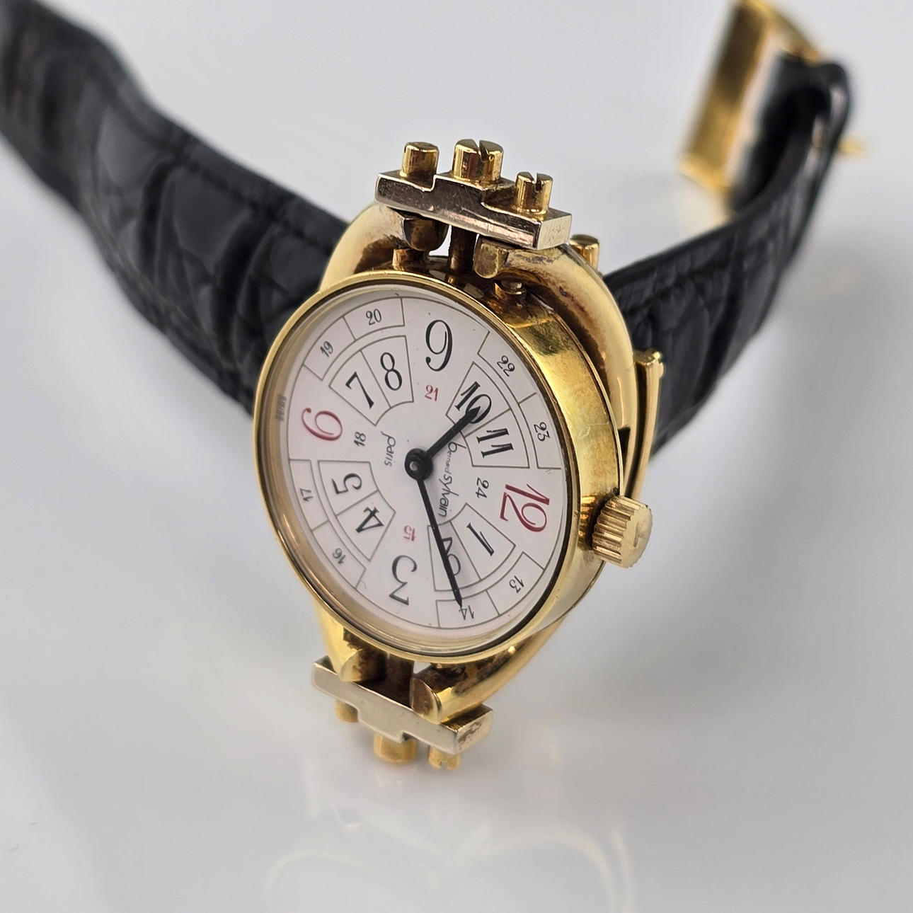 Bernard Sylvain Paris ゴールドチャーム Sold at Auction: A French 18 carat gold pendant by Bernard