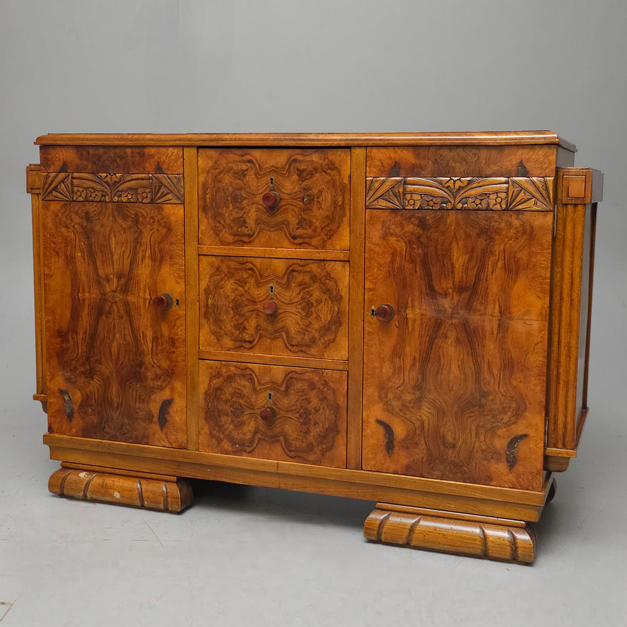 ART DECO WALNUT AND WALNUT ROOT BUFFET, 20TH CENTURY.