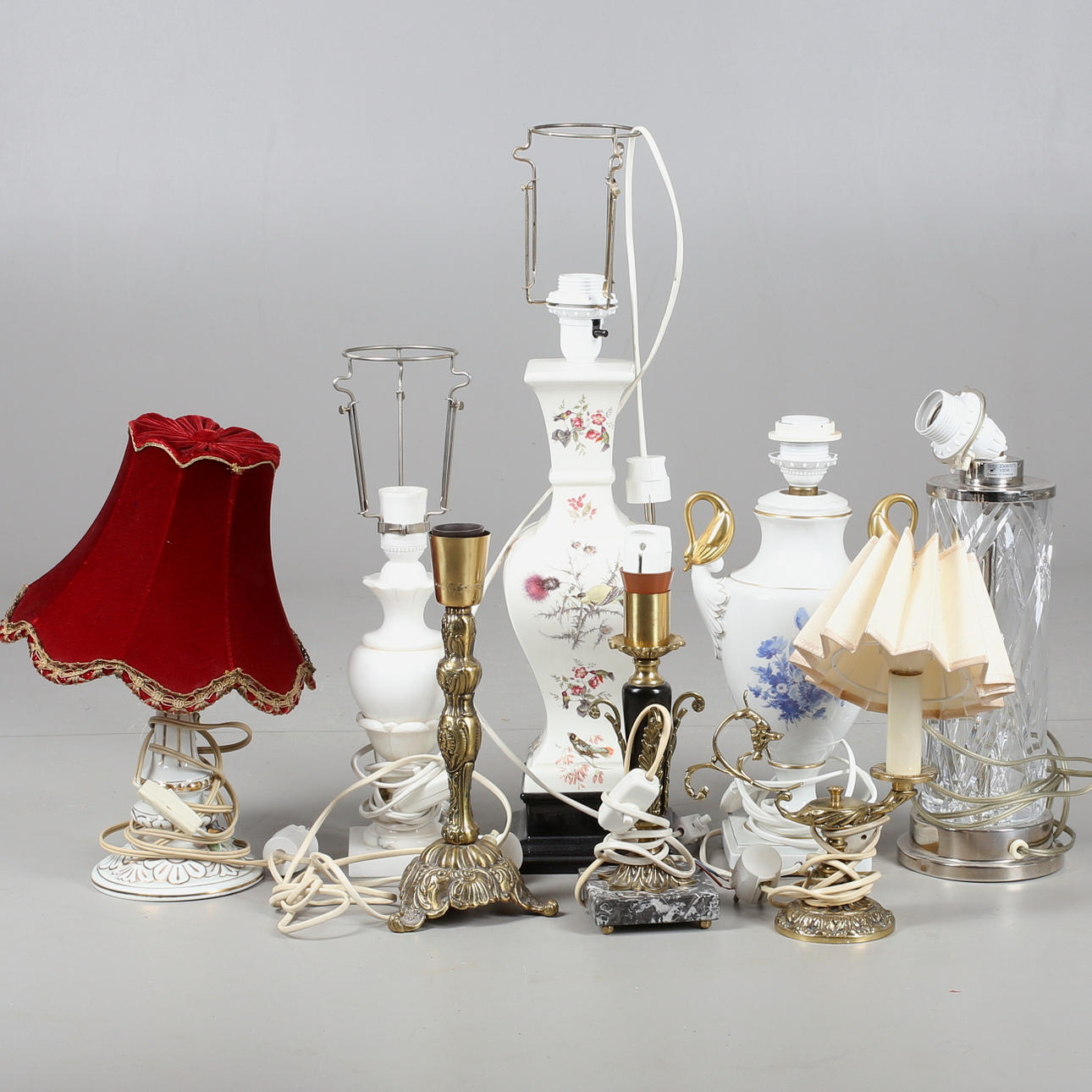 BORDSLAMPOR, 8 st, diverse material, 1900-tal.