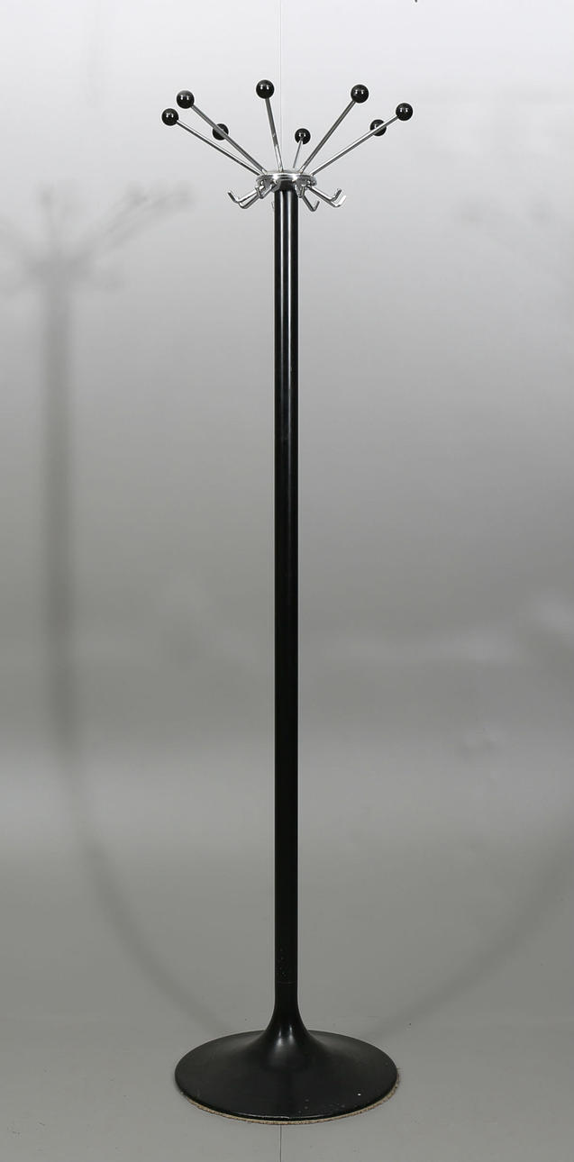 TAMBURMAJOR, vitmetall, delvis svartlackerad, 1900-talets andra hälft.