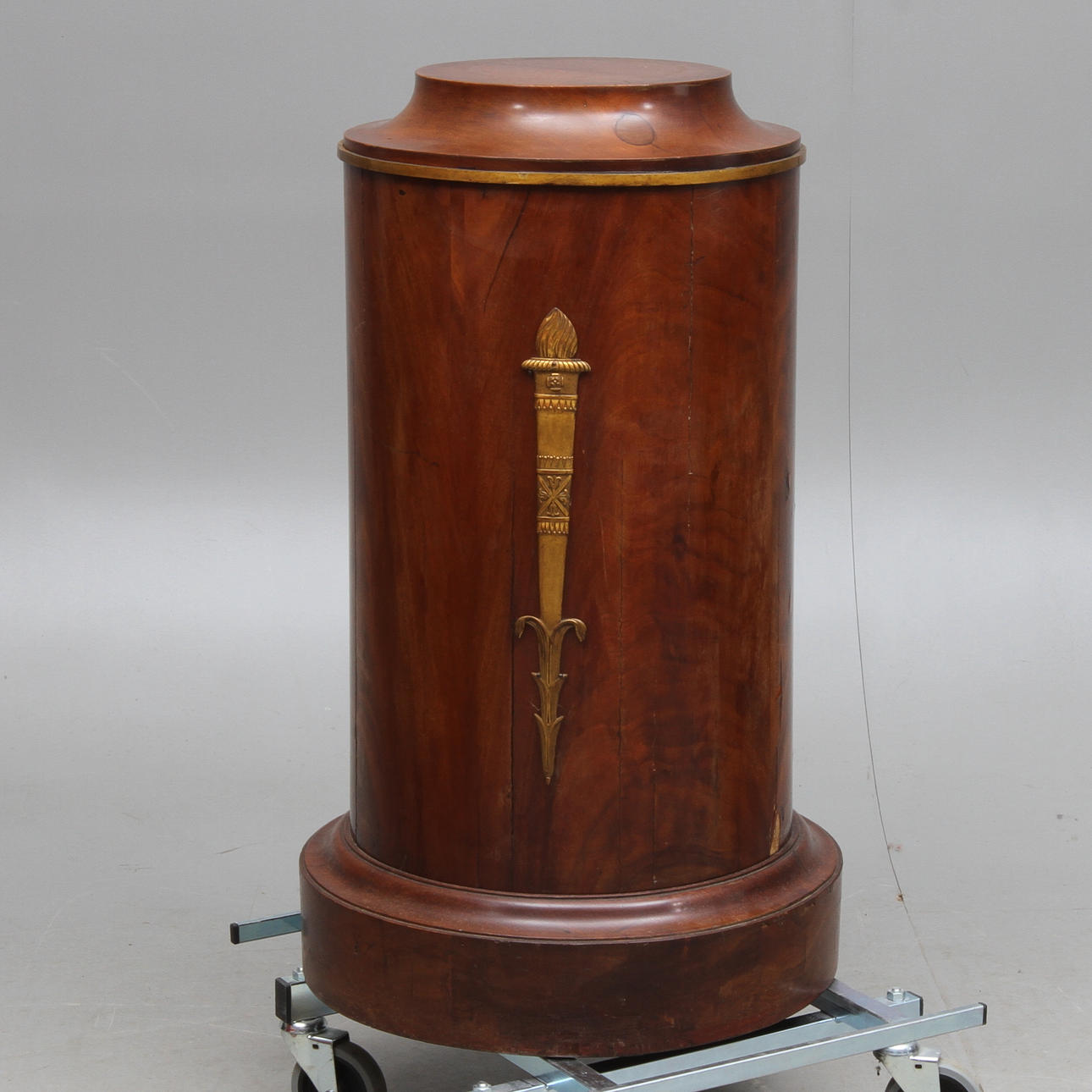 PIEDESTAL i form av kolonn, mahogny, empire/empirestil, 1800-tal.