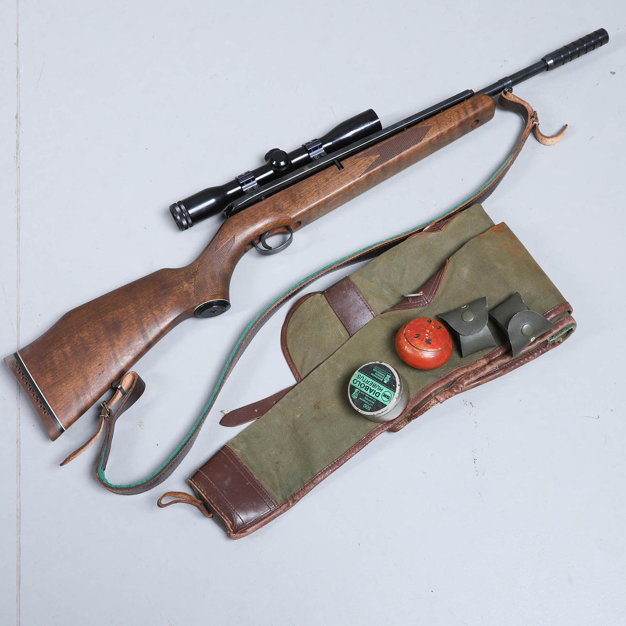 AIR RIFLE WITH BINOCULAR SIGHT, Webley Tracker.