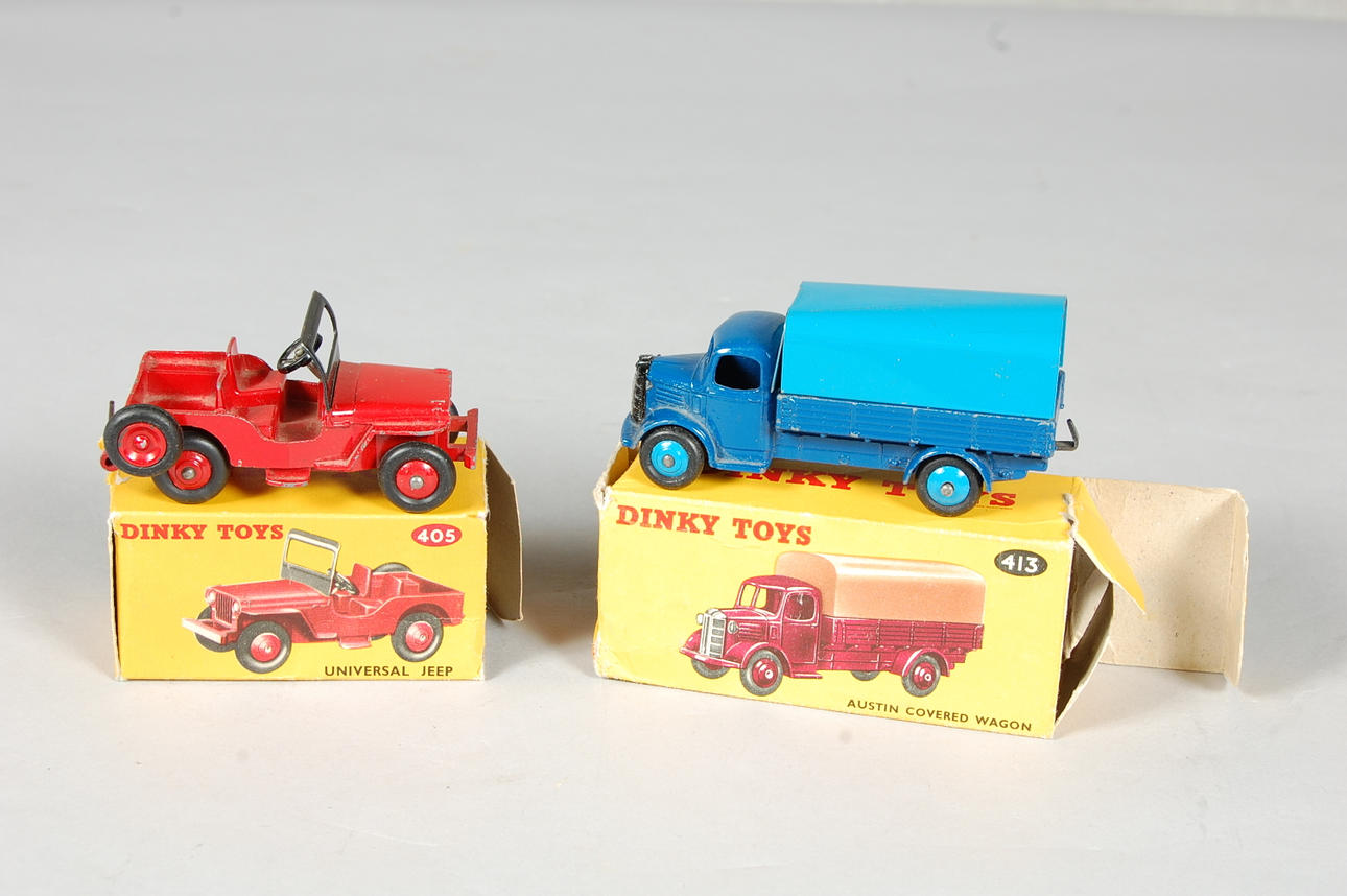 DINKY TOYS, 2 st, universal jeep, austin covered wagon, i originalkartong.