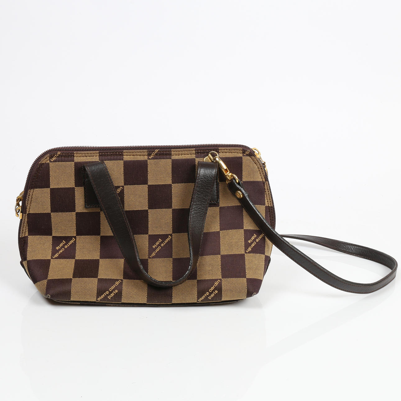 UN BOLSO PIERRE CARDIN.