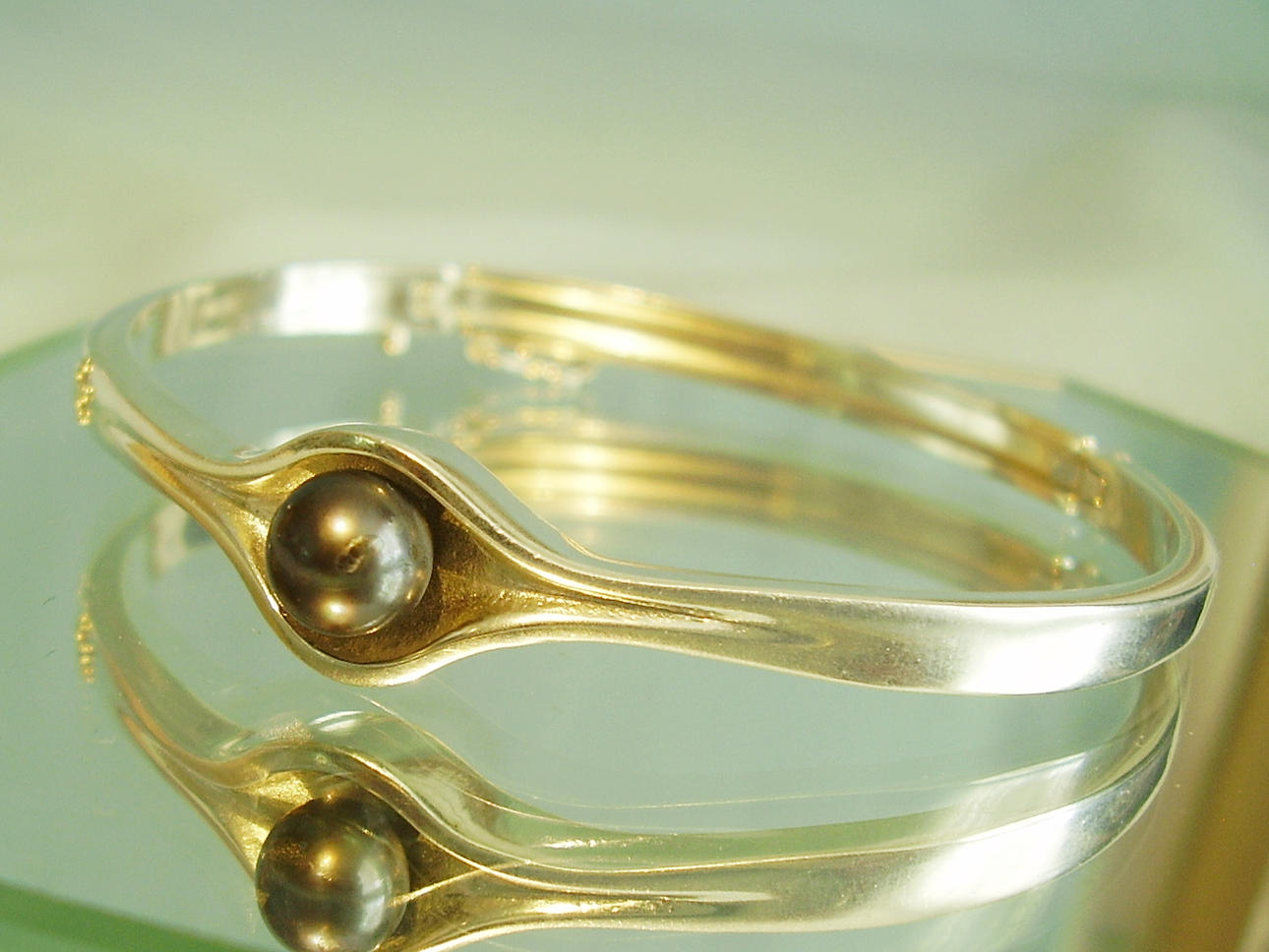 DESIGNER SILVER ARMBAND MED AKOYA PÄRLA.