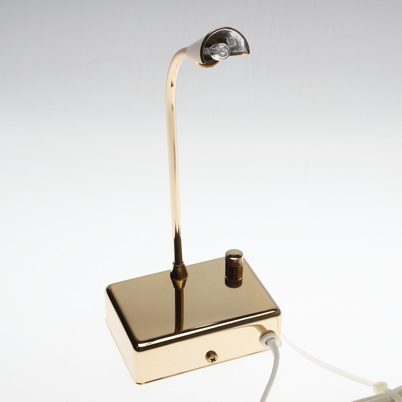 TAVELBELYSNING. AH Belysning AB.