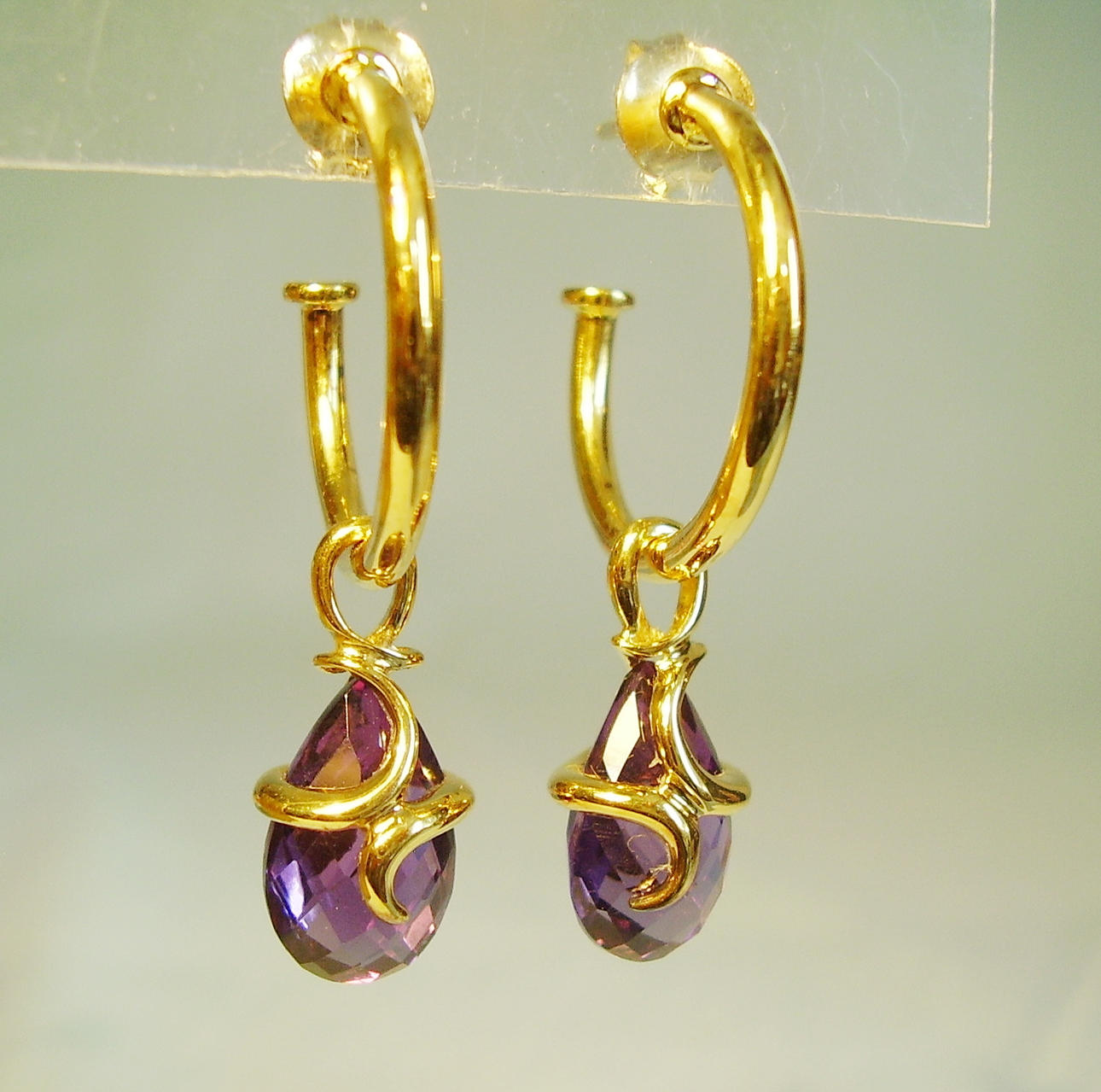 Missoma Design Silver 925 guldpläterade Hoop Örhängen med ametist droppar.