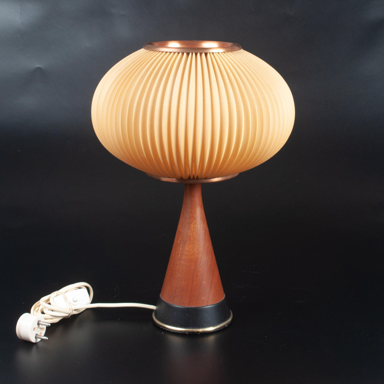 BORDSLAMPA. 50-tal. teak.