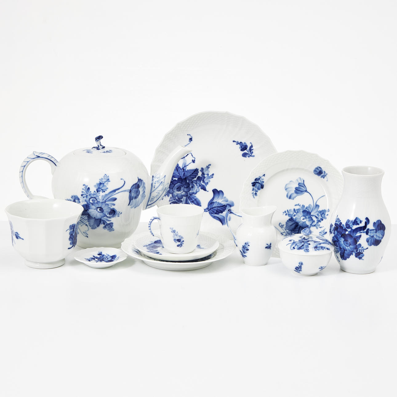 ROYAL COPENHAGEN. Kaffe/ te-servis, "Blå Blom", 32 delar.