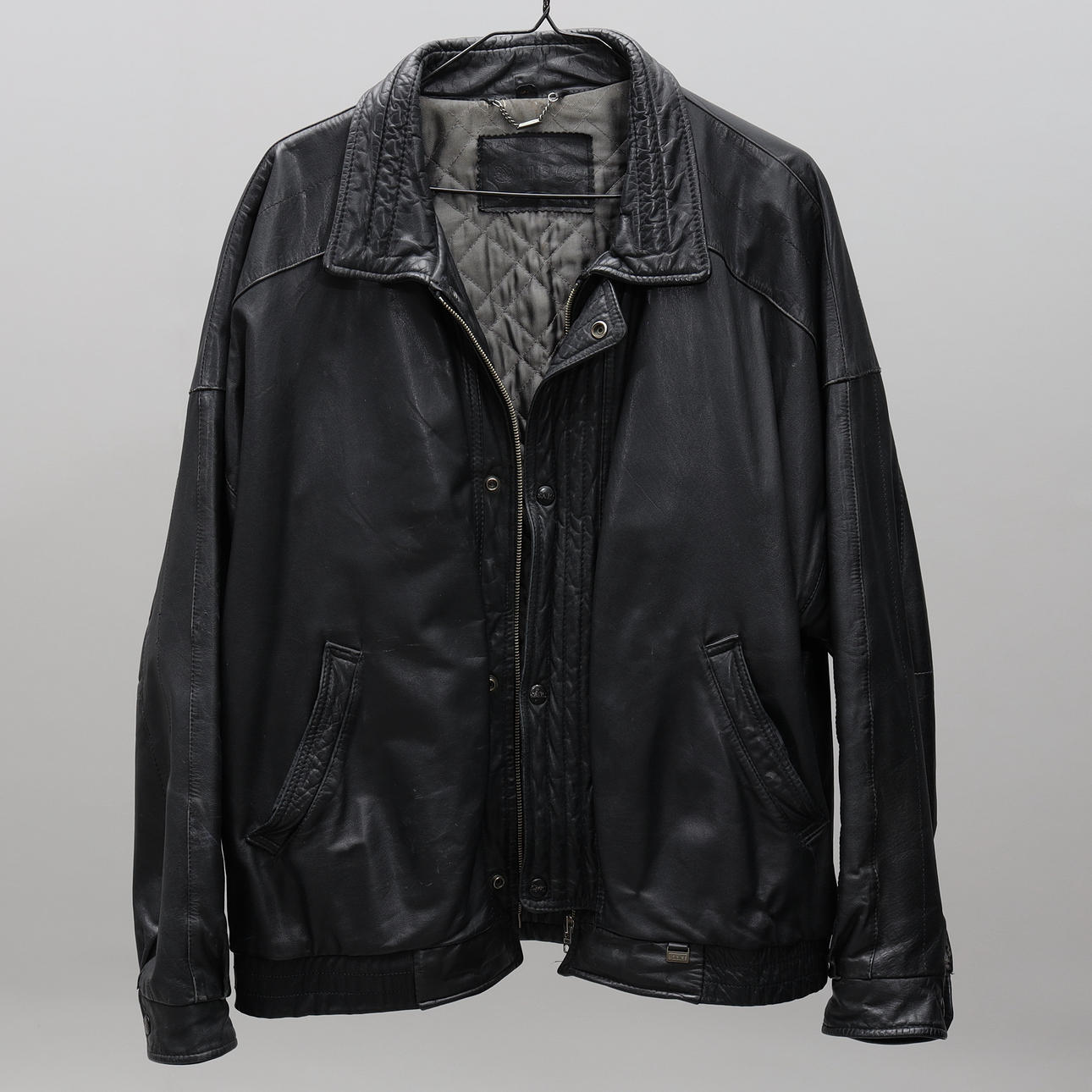 Miesten nahkatakki, Saki.