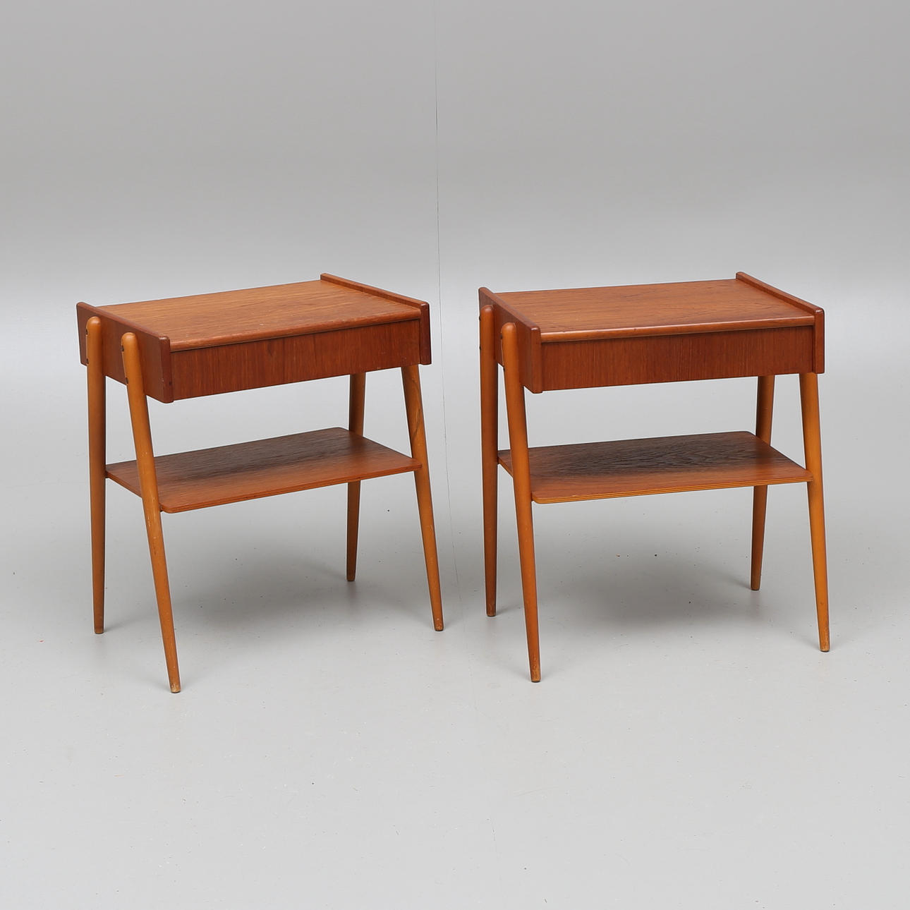 SÄNGBORD, ett par, AB Carlström & Co Möbelfabrik.