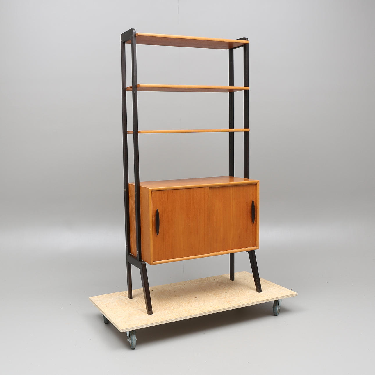 BOKHYLLA, 1900-talets mitt.