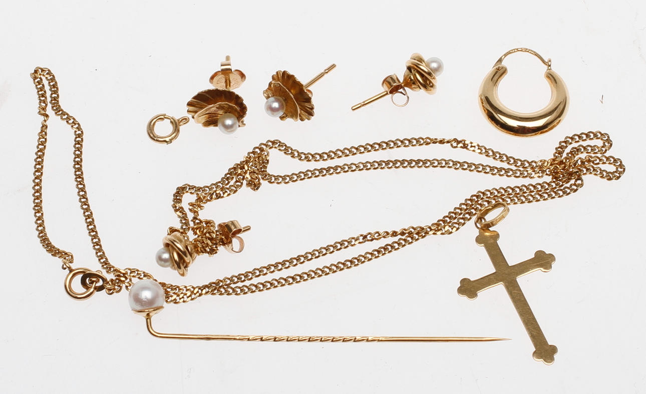 PARTI GULD, 18k guld, vikt ca 13,5 gram.