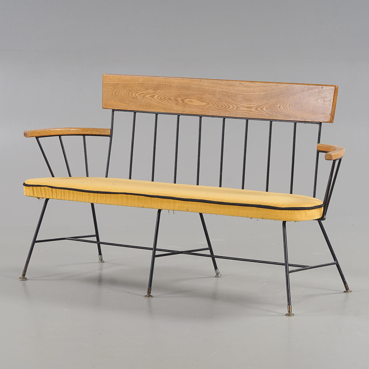 RICHARD MCCARTHY. Ein USA-Sofa aus der Mitte des 20. Jahrhunderts.