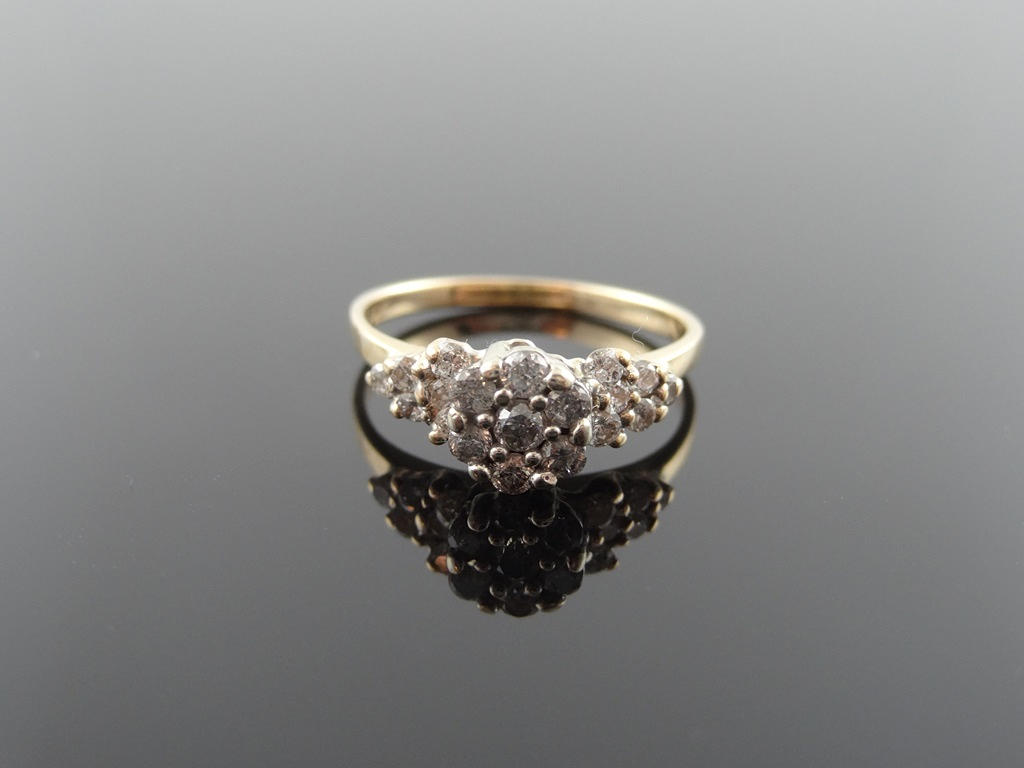 BLOMMA DESIGN diamantring 0,50cts.