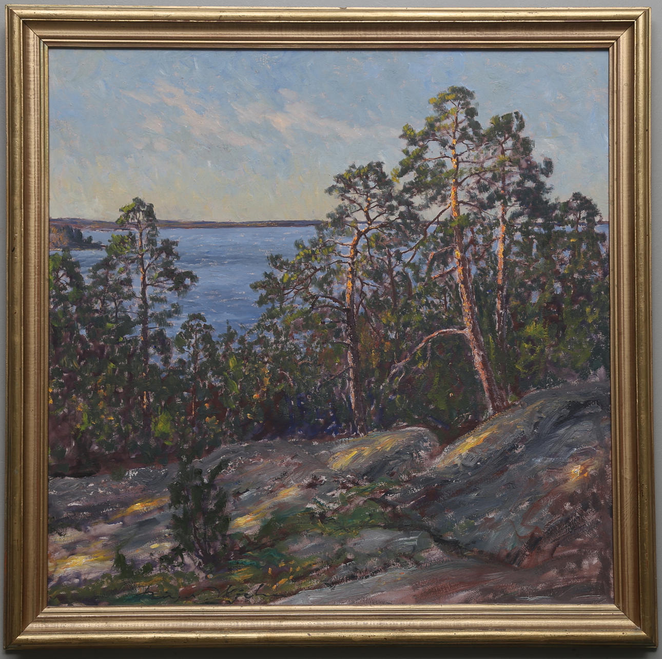 BIRGER HJELM. "Tallskog vid Gamlebyviken". Olja på pannå. Signerad och daterad 1952.