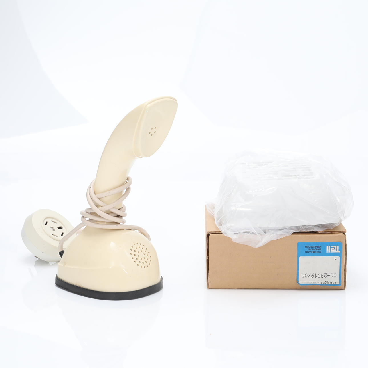 ERICOFON / RINGKLOCKA, Kobra telefon med knappsats, LM Ericsson.