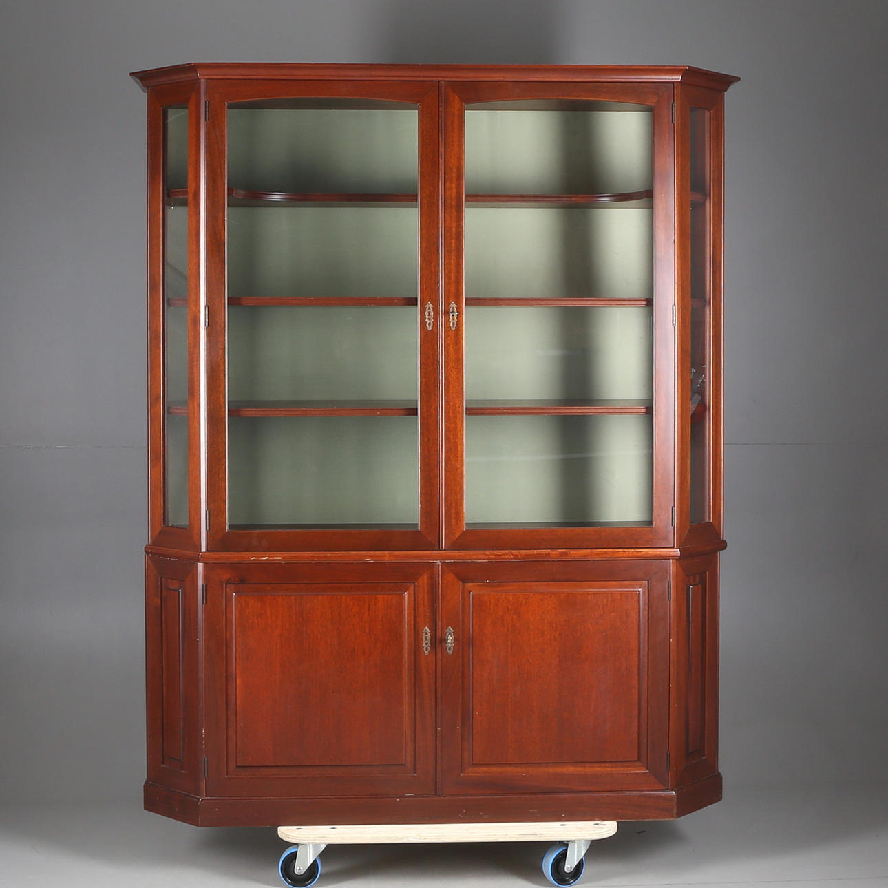 VITRINSKÅP, trä/glas, ca 1980.