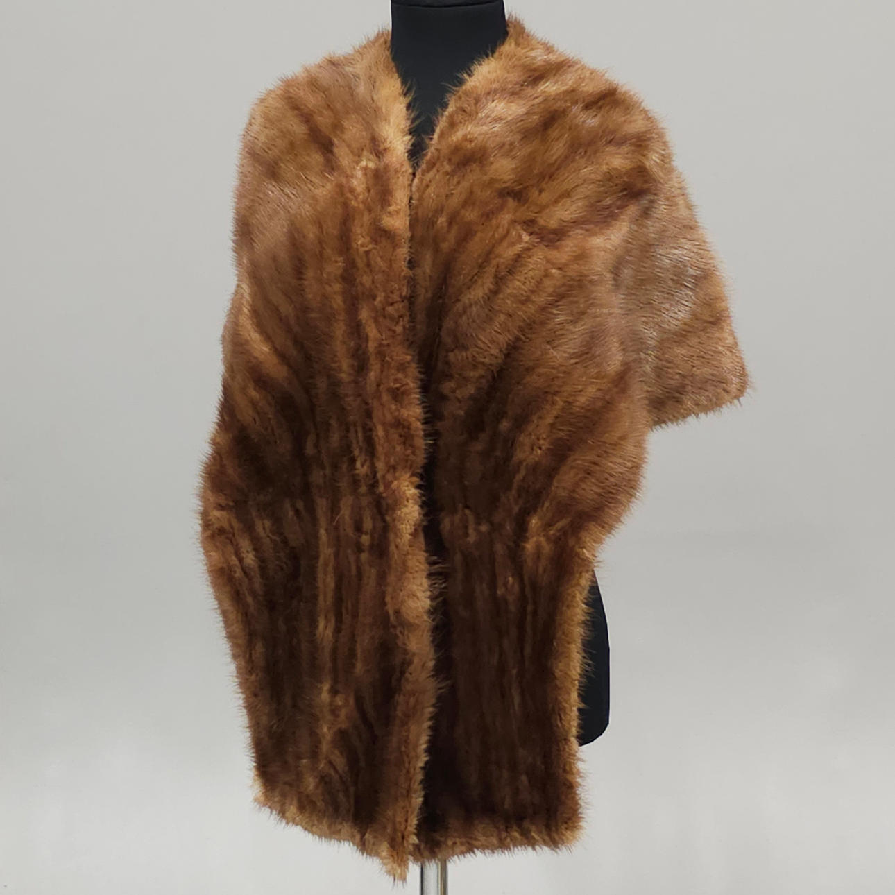 ESTOLA EN MARTAS CIBELINAS.