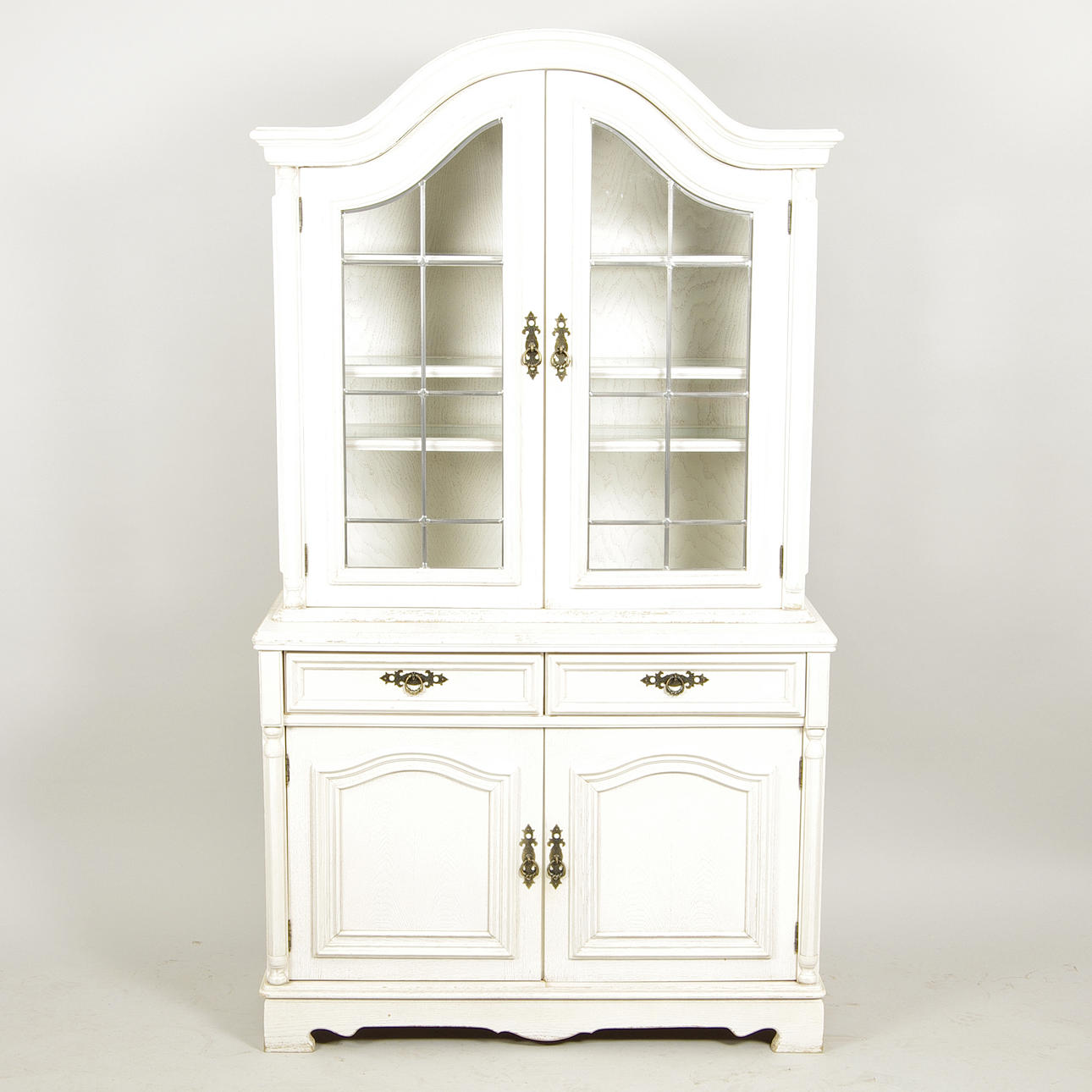 MATSALSSKÅP MED VITRINÖVERDEL, vitpatinerad ek, 1900/2000-tal.