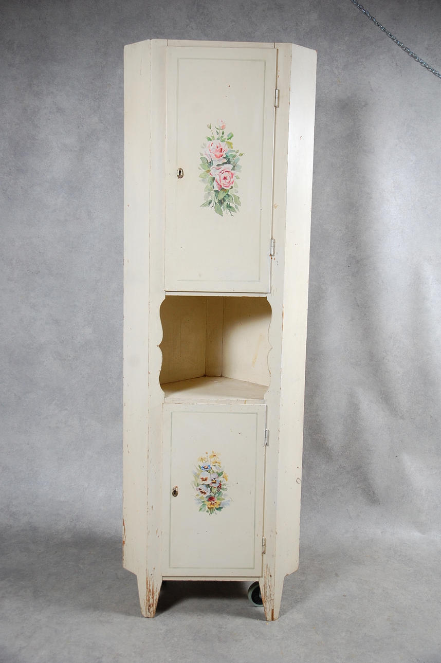 HÖRNSKÅP, 1920-tal.