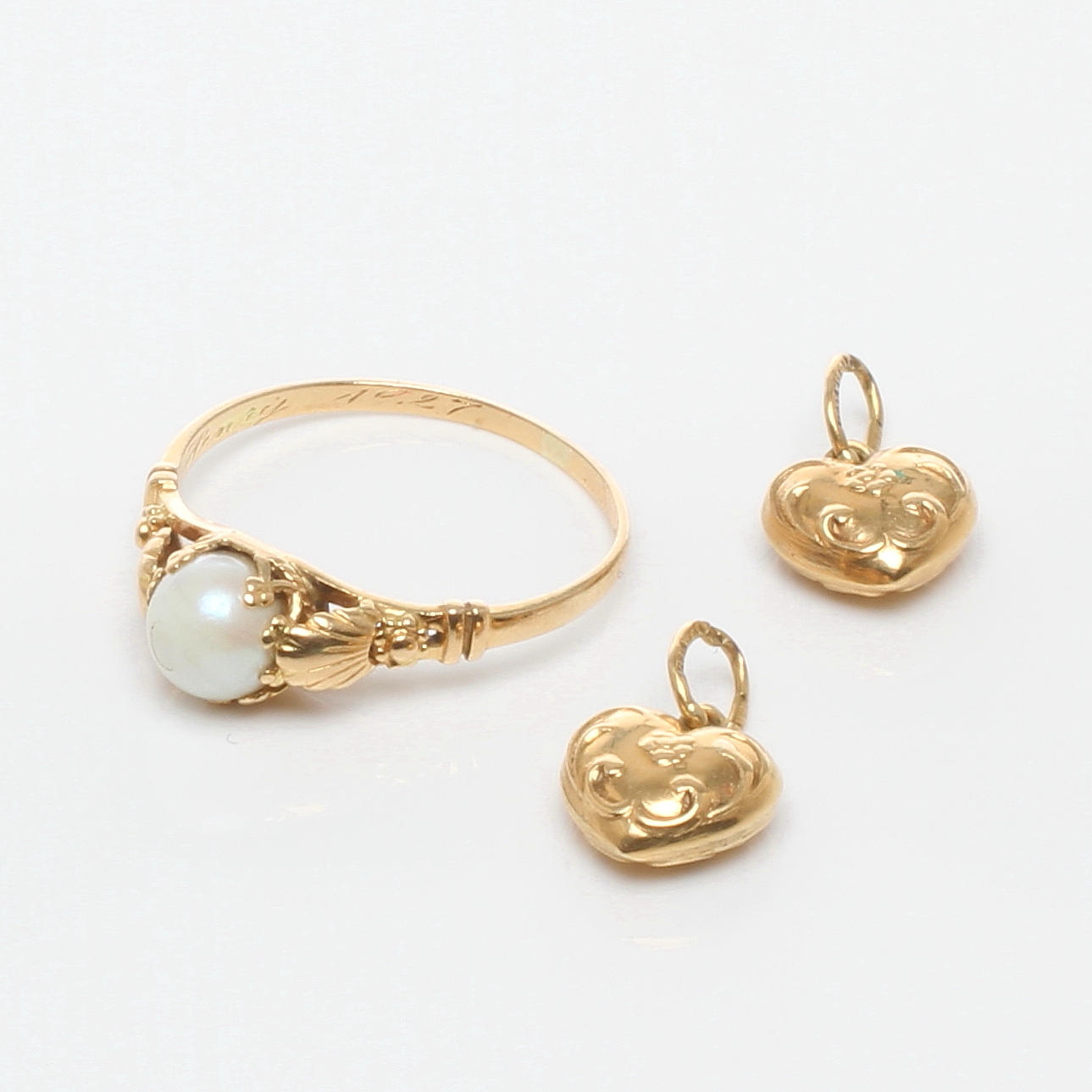 RING samt BERLOCKER 2 st, 18k guld, 1900-tal.