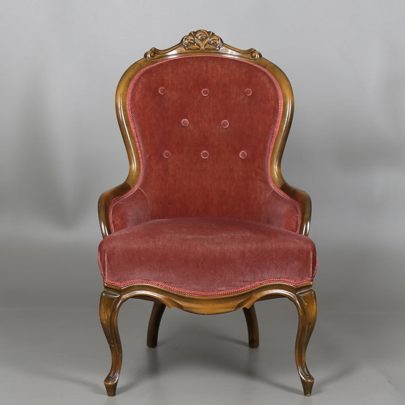 EMMA-FÅTÖLJ i rokokostil.