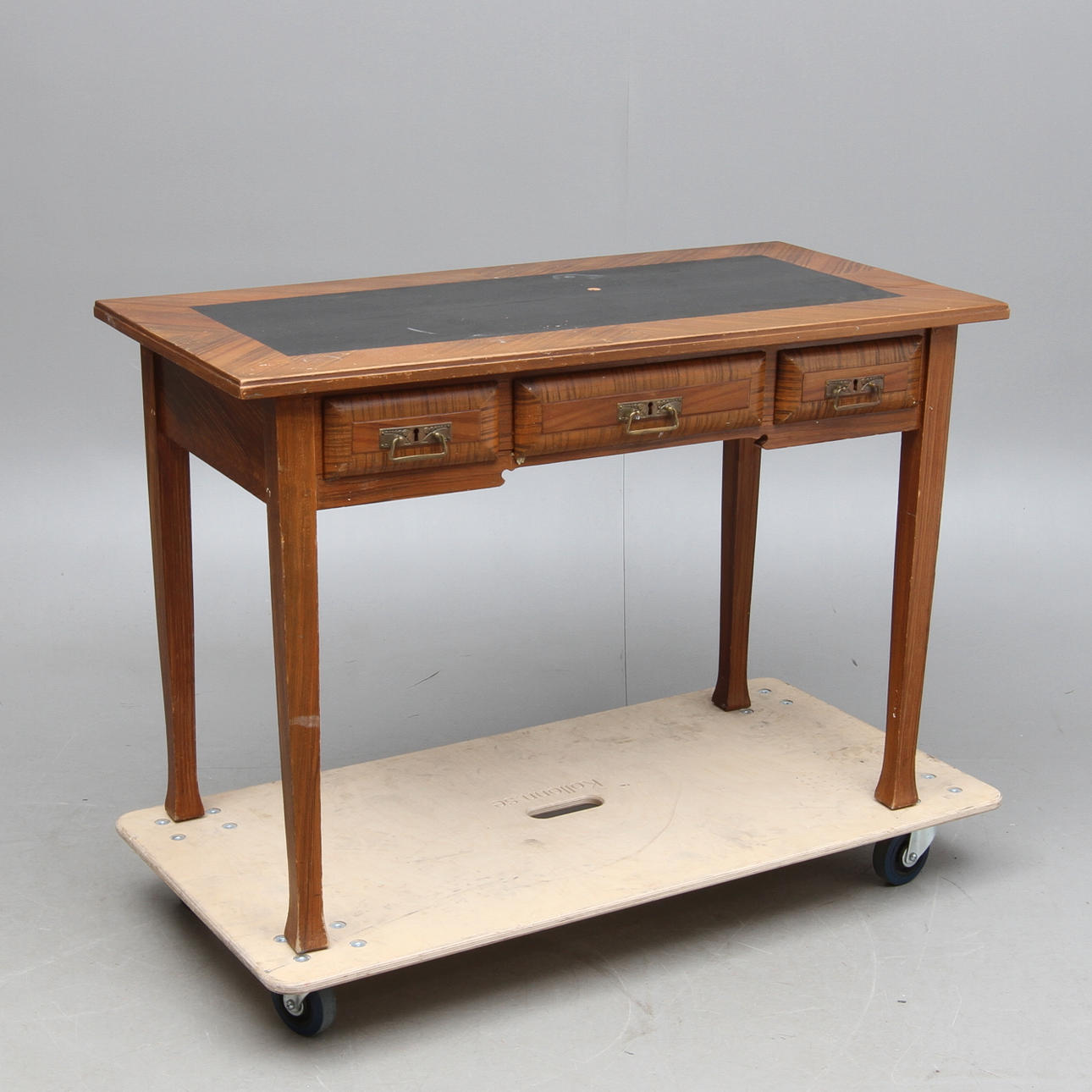 SKRIVBORD, jugend, 1900-talets första hälft.