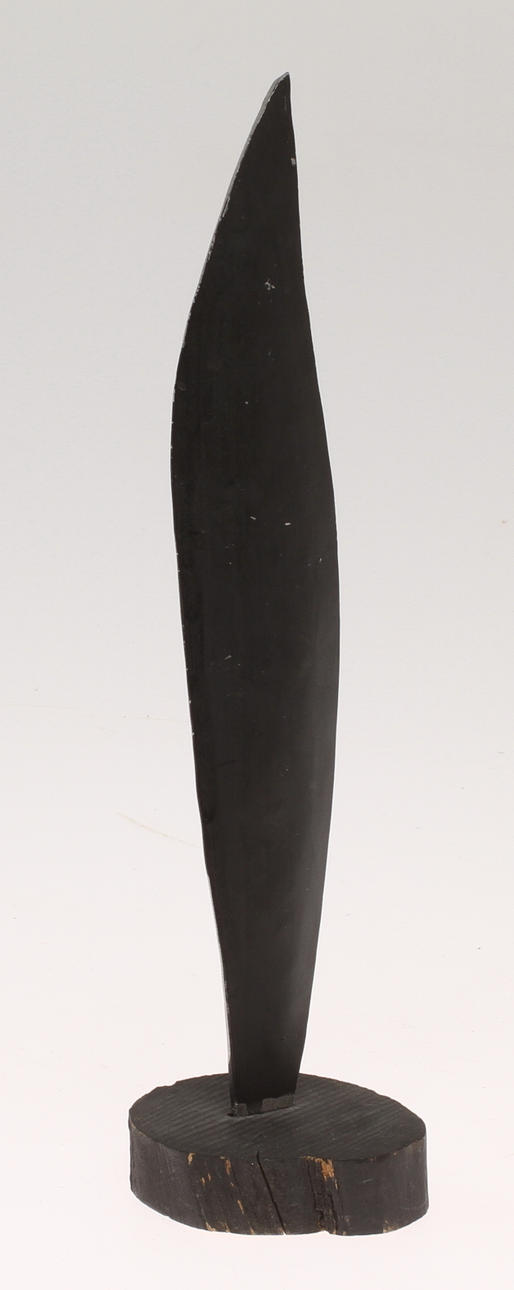 PIERRE OLOFSSON. Skulptur, bemålade metall på träsockel, signerad och numrerad 2/5.