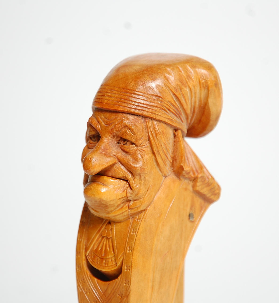 NÖTKNÄCKARE, rot, signerad EM Erik Molin.