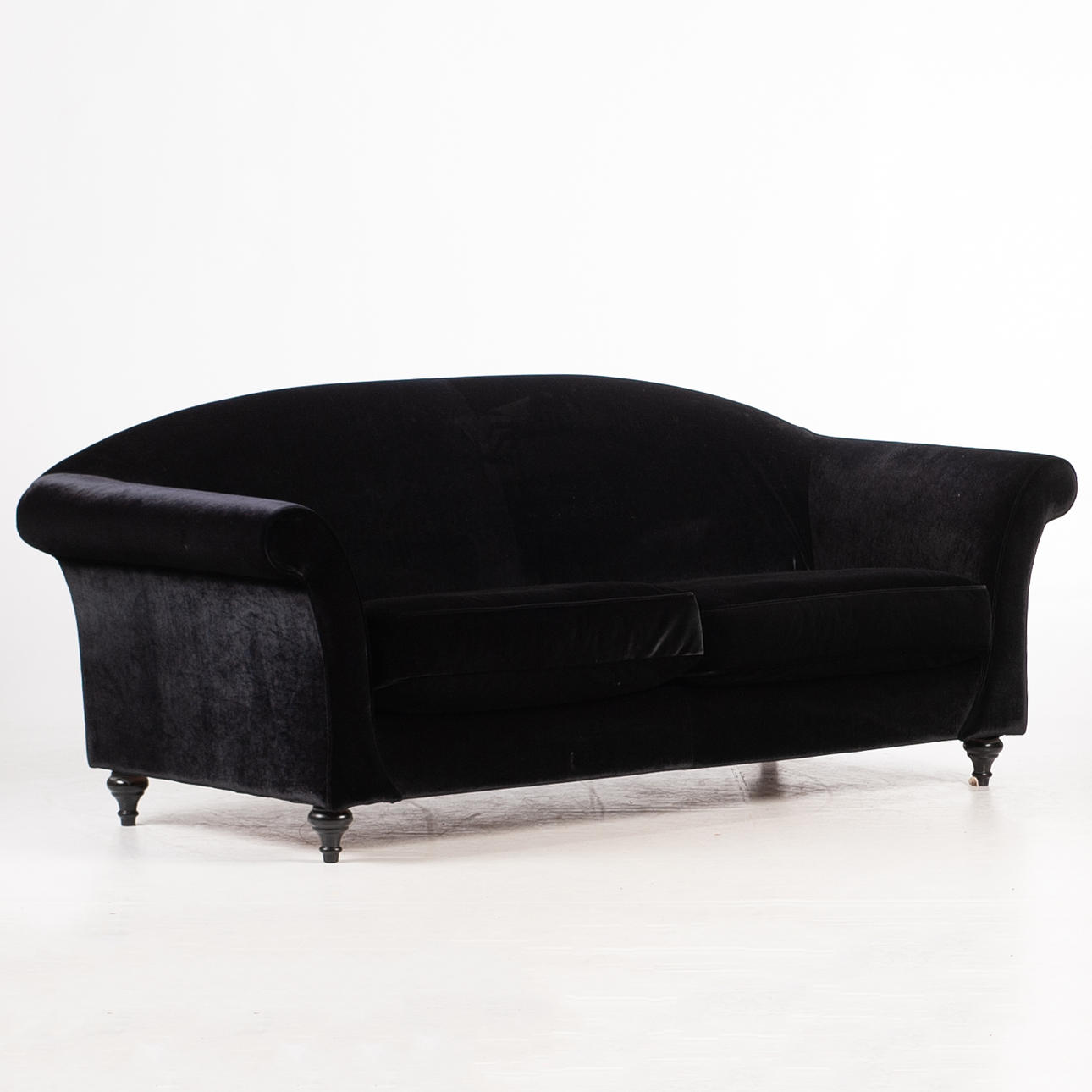 SOFFA. Svart sammet, 2000-tal.