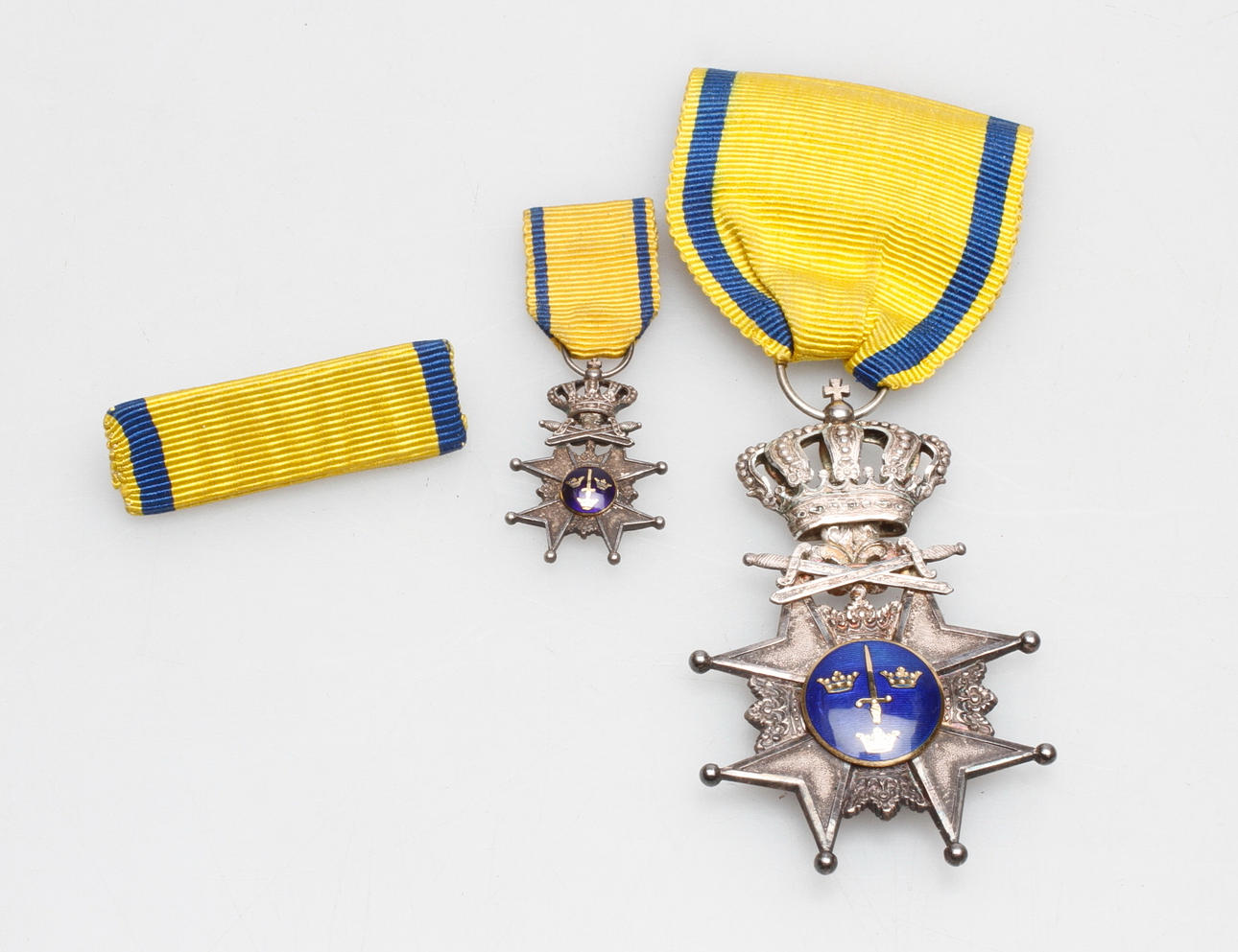 ORDENMEDALJ, 2 st, silver och emalj, Svärdsorden, "Pro Patria".