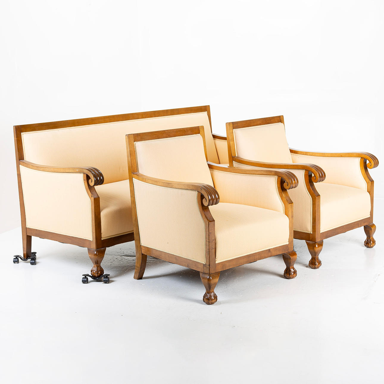 Sofagarnitur, 3-teilig im Chippendale-Stil.