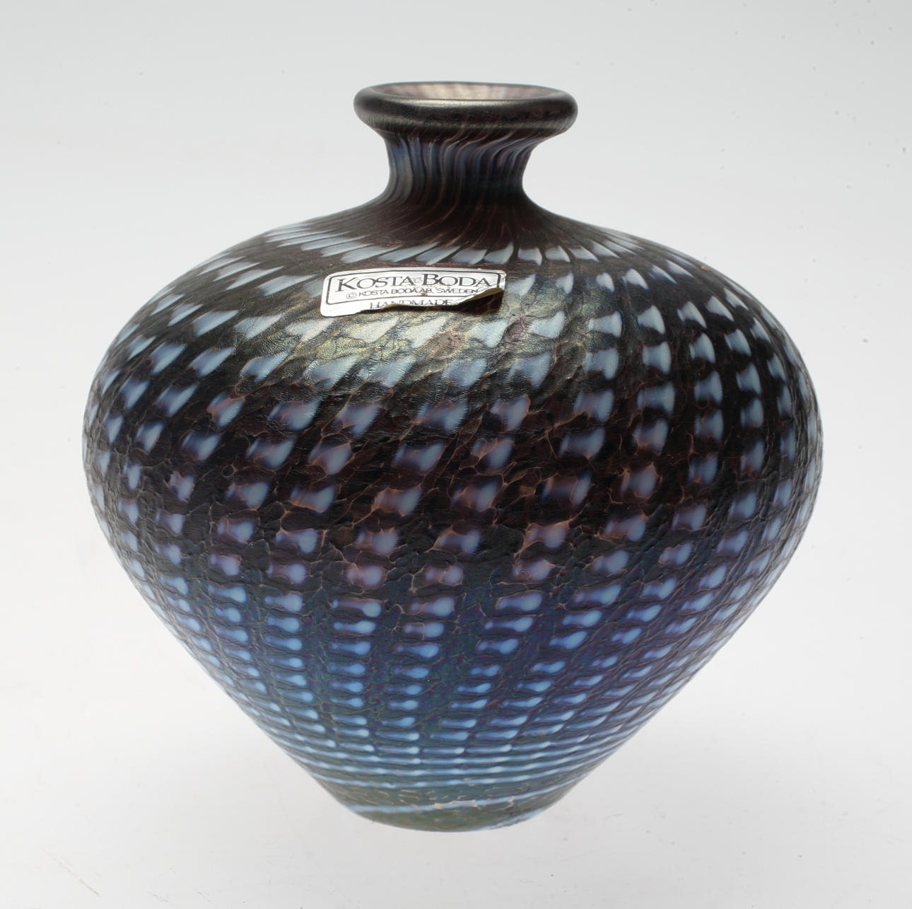 BERTIL VALLIEN. Vas, glas, Artist Collection, Kosta Boda, signerad.