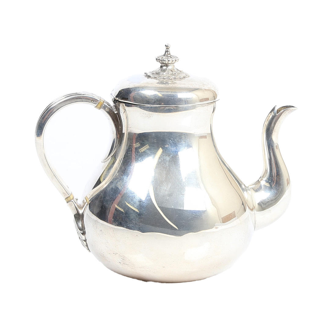 A VICTORIAN SILVER TEAPOT.