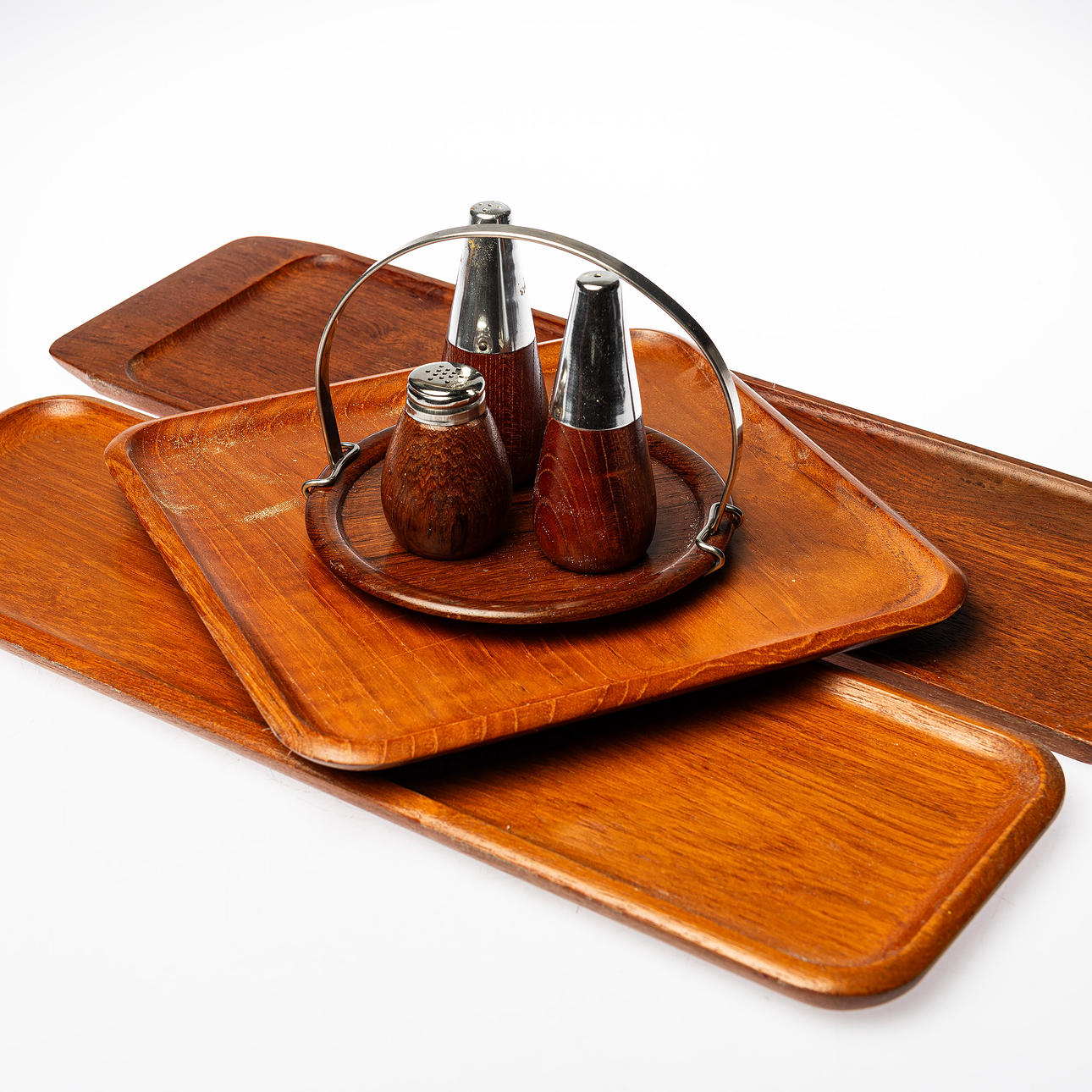 TEAK-OBJEKTE, viel von Karl Holmberg.