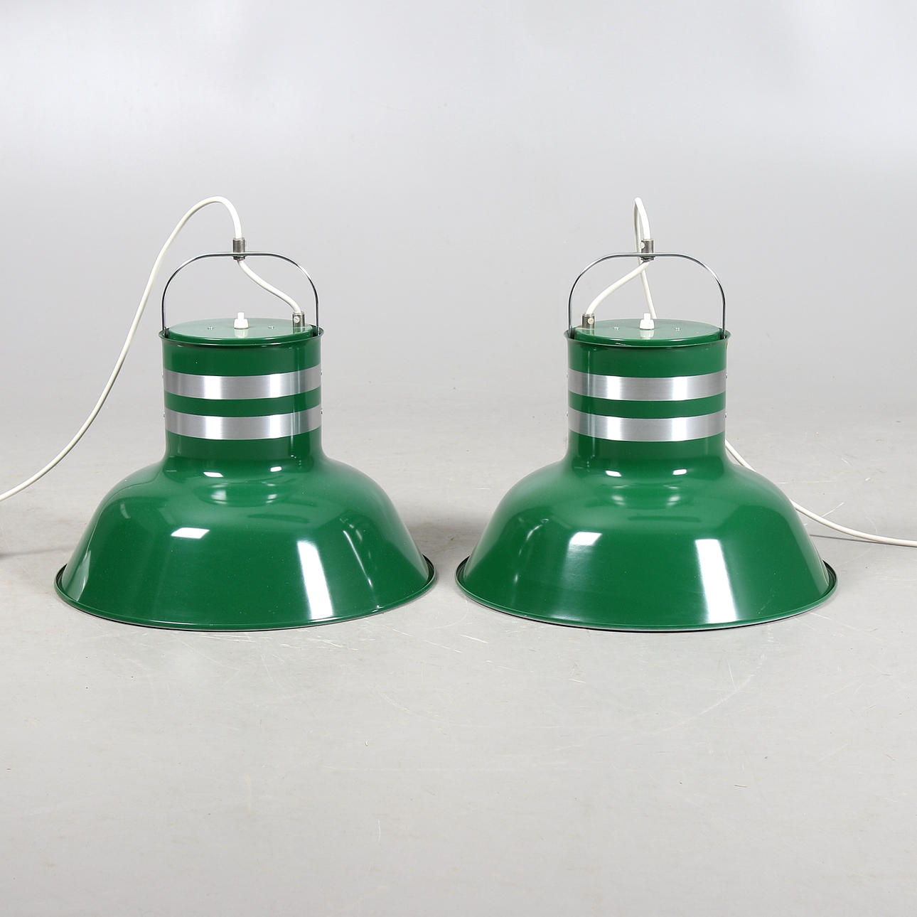 TAKLAMPOR, 2 st, plåt, "Hinken", Per Sundstedt, Kostalampan typ 1539. 1900-tal.