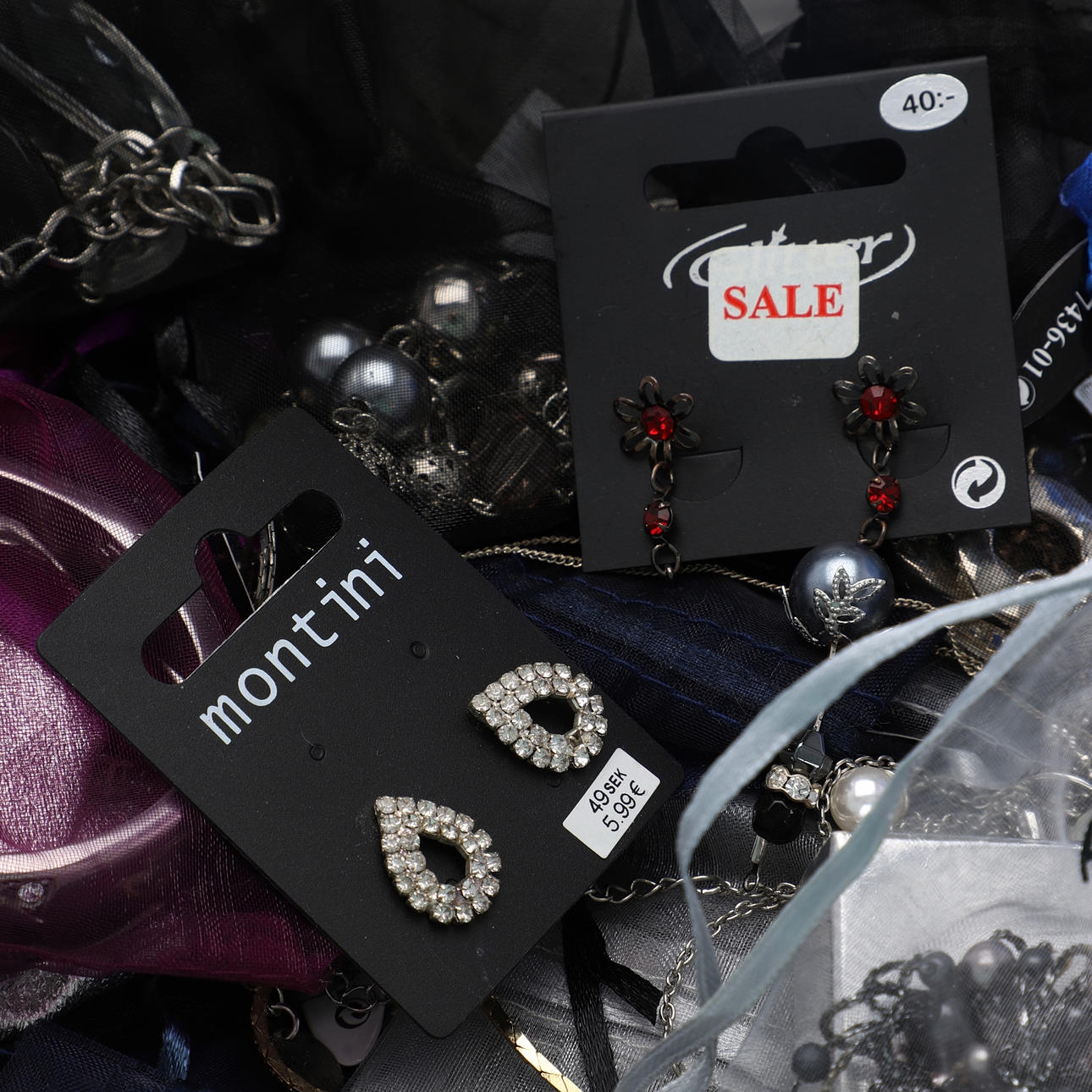 BIJOUTERIER, parti, samtida, bl.a. Montini.