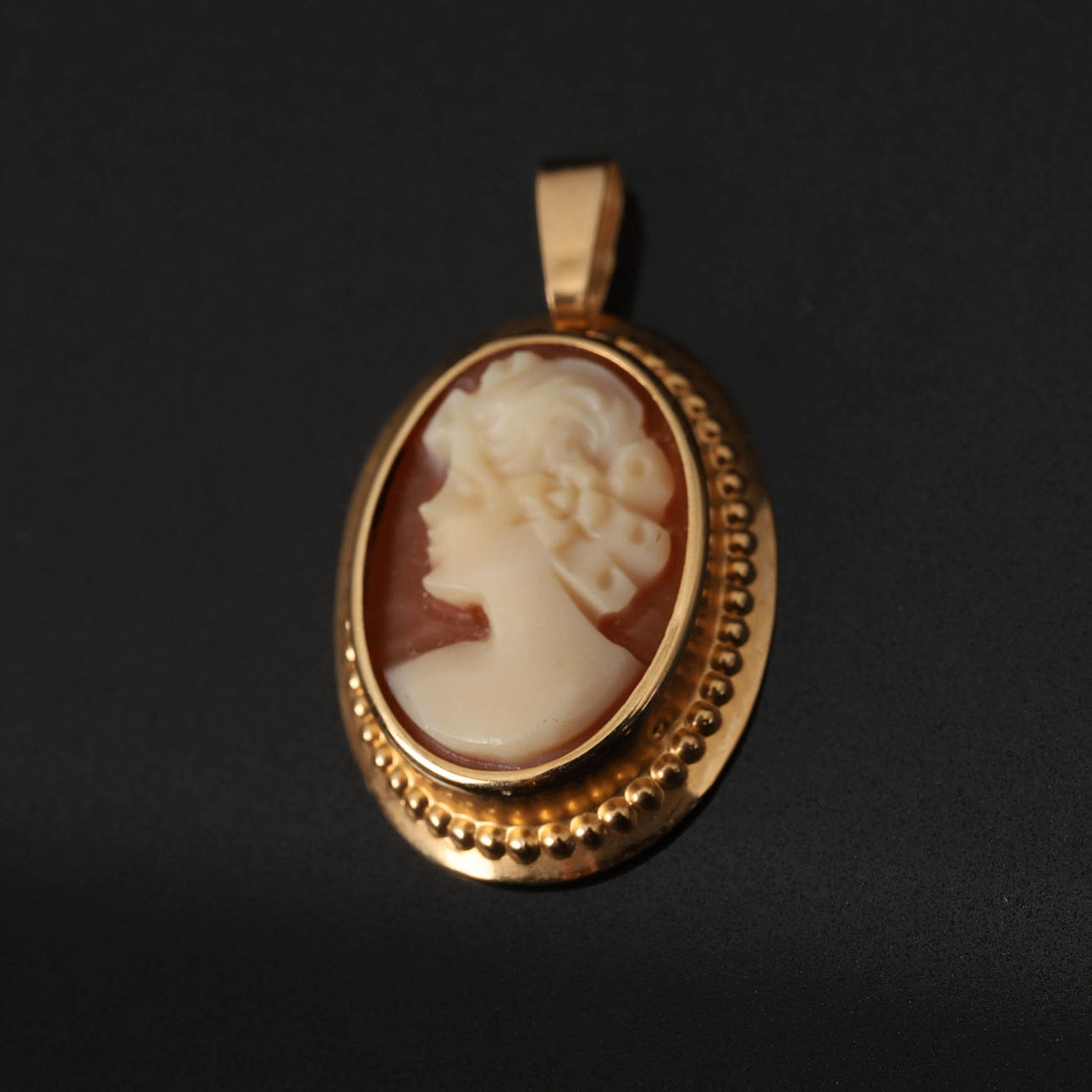 CAMEO-ANHÄNGER, 18 K Gold.