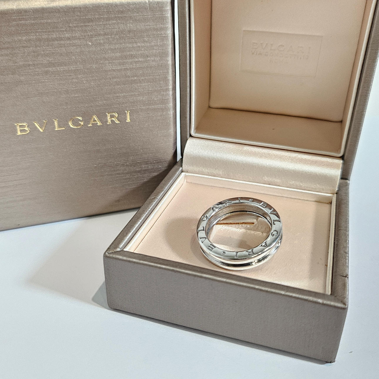 BVLGARI. BZERO MODELRING I HVIDGULD. NR. 13.