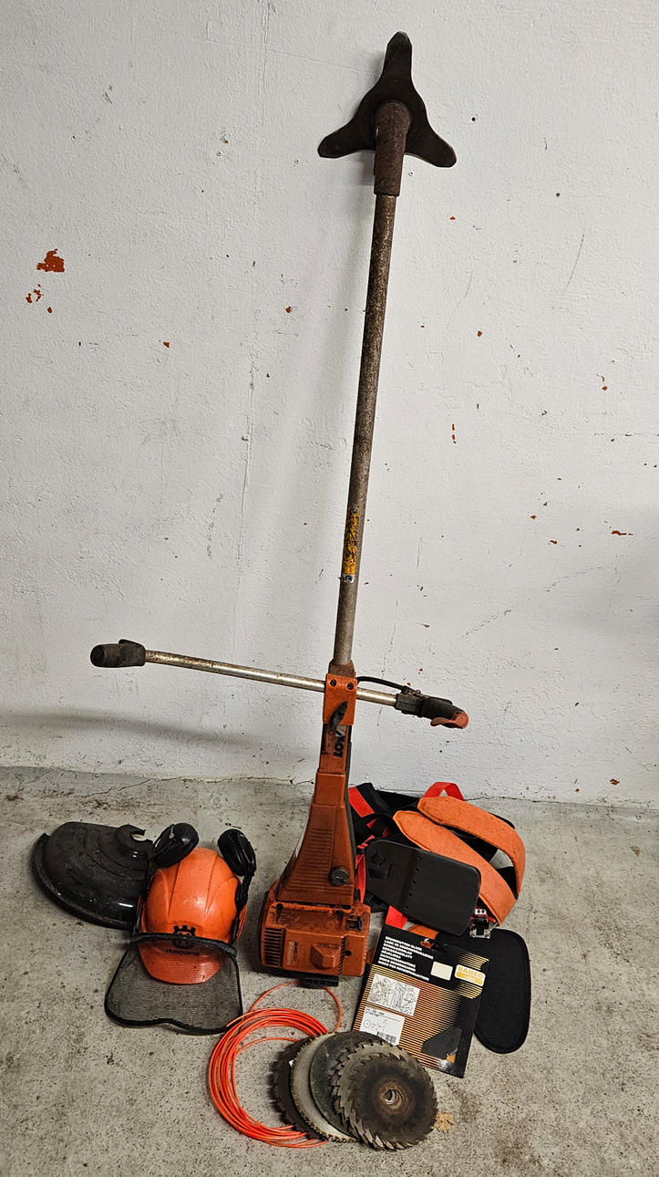 RÖJSÅG, Husqvarna 245RX med tillbehör.