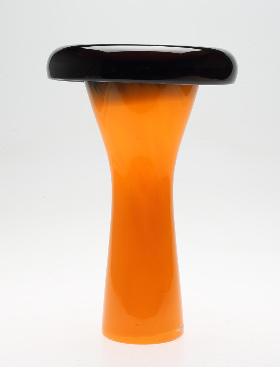 GLASVAS, Orange och Svart glas, 1900-tal.