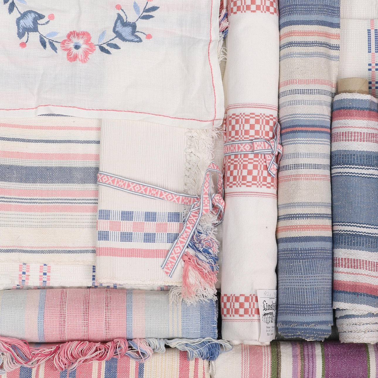 TEXTILIER, 19 delar, Blekingefärger & Blekingesöm, bl.a. Linslöjden.