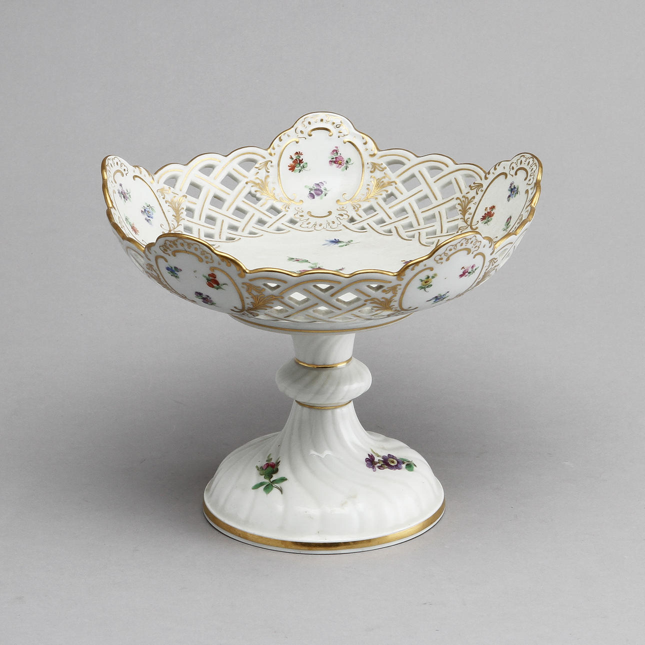 SKÅL PÅ FOT, porslin, Meissen, 1900-tal.